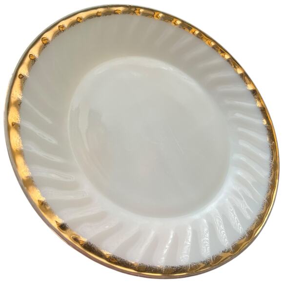Classic Fire King Milk Glass Dinner Plate Gold Accent Ovenproof USA - Picture 7 of 12